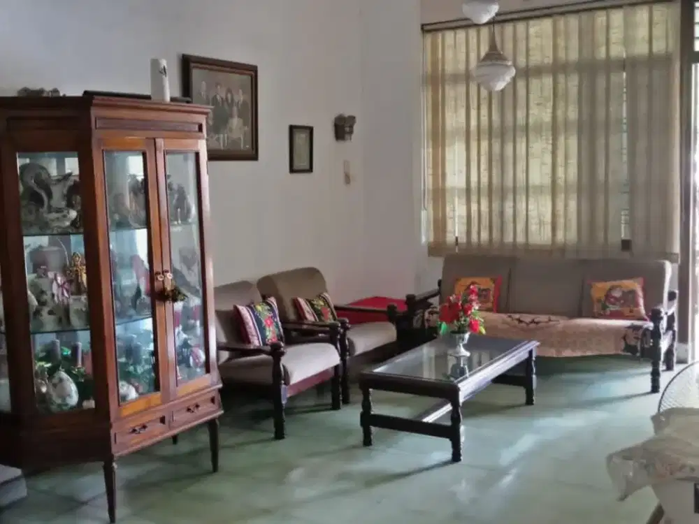 Dijual cepat Rumah 2 lantai  Di Jl Kramat – Jakarta Pusat