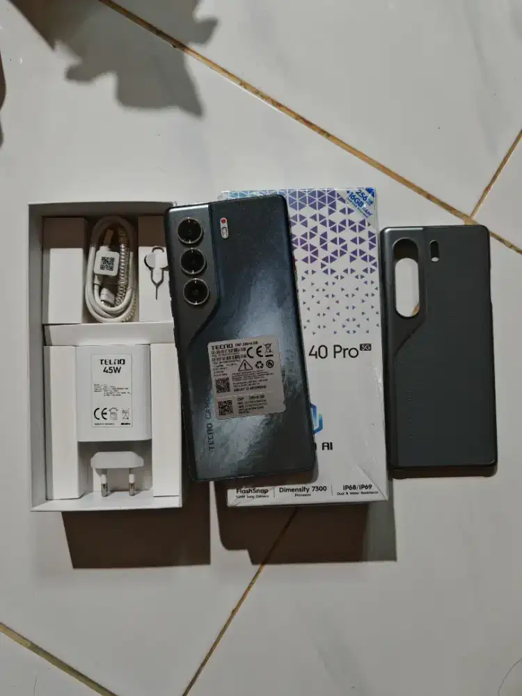 Tecno Camon 40 Pro 5G RAM 8/256GB Garansi 9 Bulan
