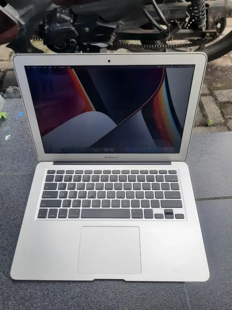 MacBook Air 2017 i5 ram 8gb ssd 128gb 13in