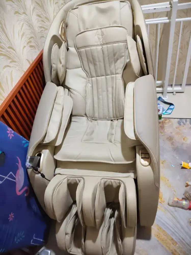 Dijual Cepat  Kursi Pijat Ekslusif