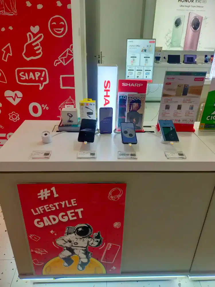 Sharp smartphone R10