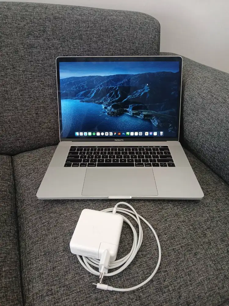 Macbook Pro 2017 15 inch Core i7 RAM 16GB SSD 256GB Dual VGA