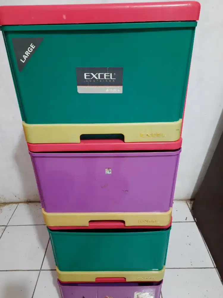 Lemari plastik 4 susun Excel Lionstar