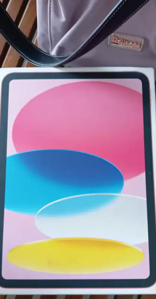 Dijual ipad gen 11 resmi ibox baru dan masih segel.