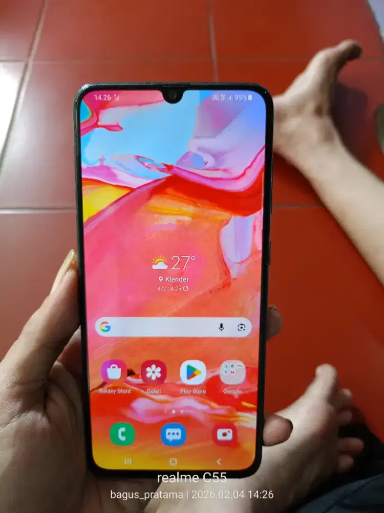 bantuin tmen mau jual galaxy a70 6+6/128 fullsett msih mulus bgtt