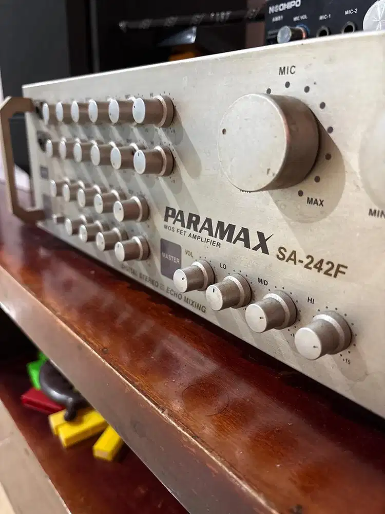 Amplifier Paramax SA-242F
