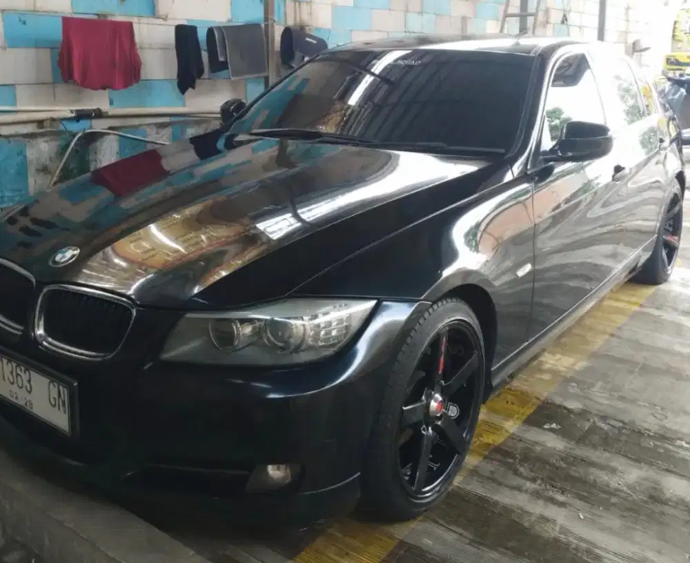 Di jual mobil kesayangan Bmw 320.i