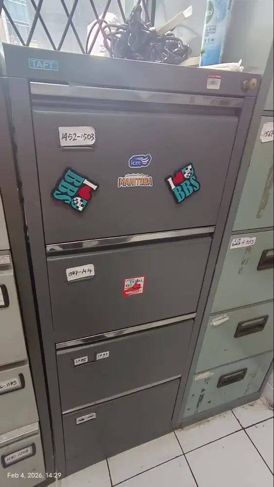 Filing Cabinet Merk Taft 4 susun