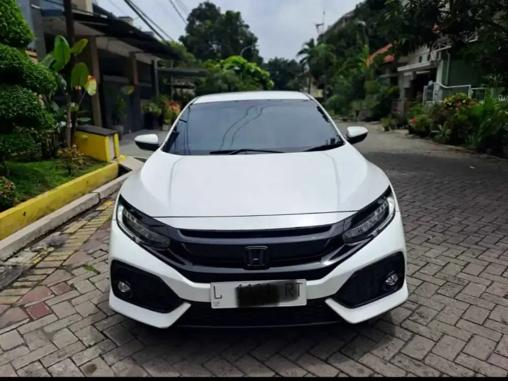HONDA CIVIC E HB CVT 2018 PUTIH READY