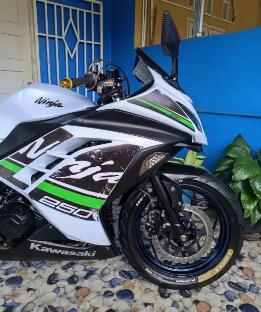 Di jual Kawasaki ninja 250 fi 2012 siap pakai