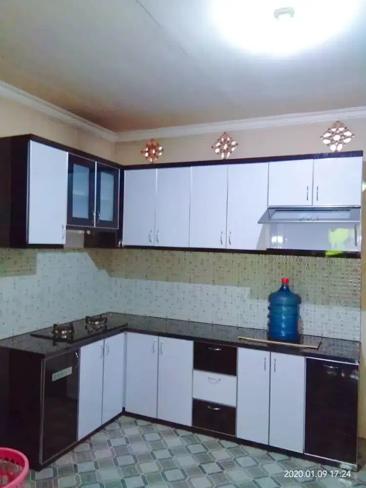 Kitchen set permeter