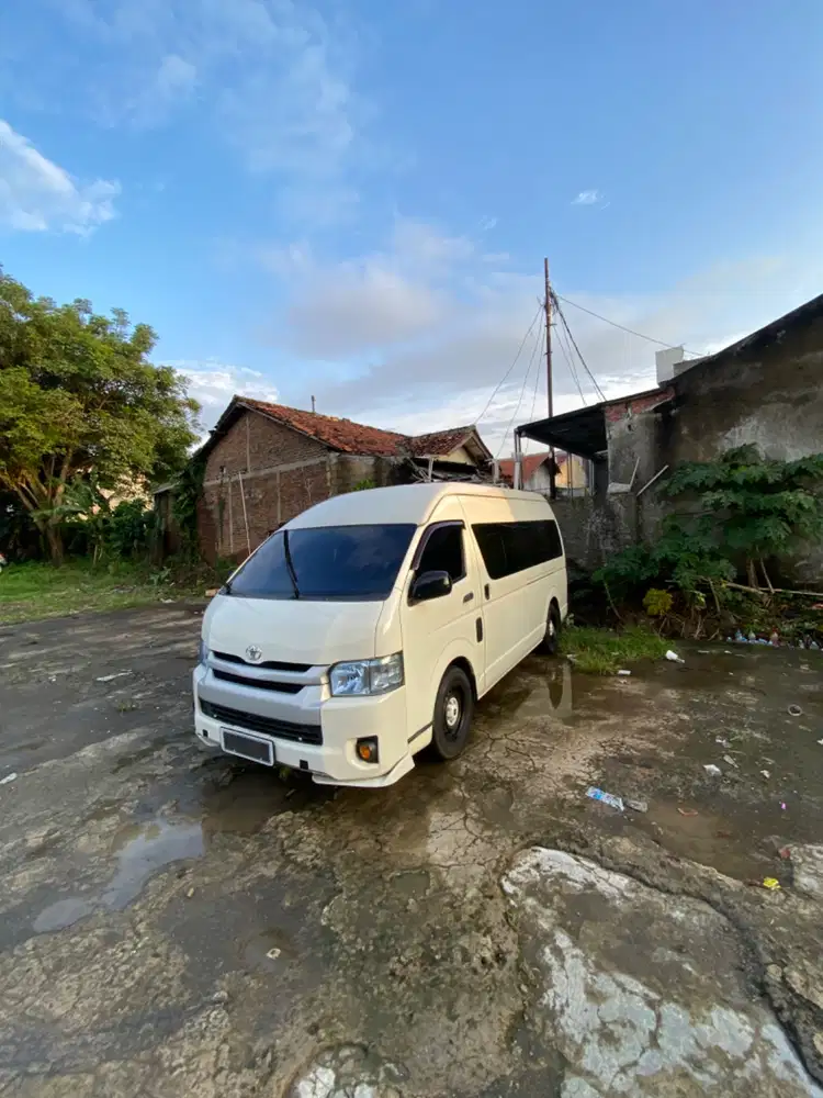 Hiace Commuter 2018