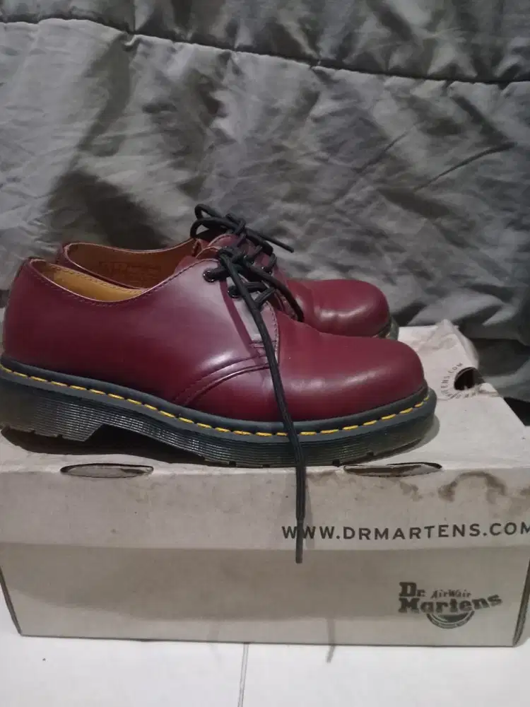 docmart cherry red 1461
