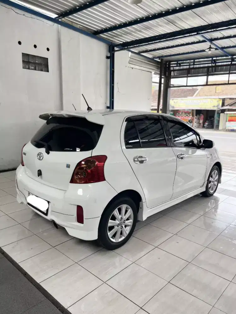 [2,7jtx59] YARIS E AT RARE KONDISI 2013