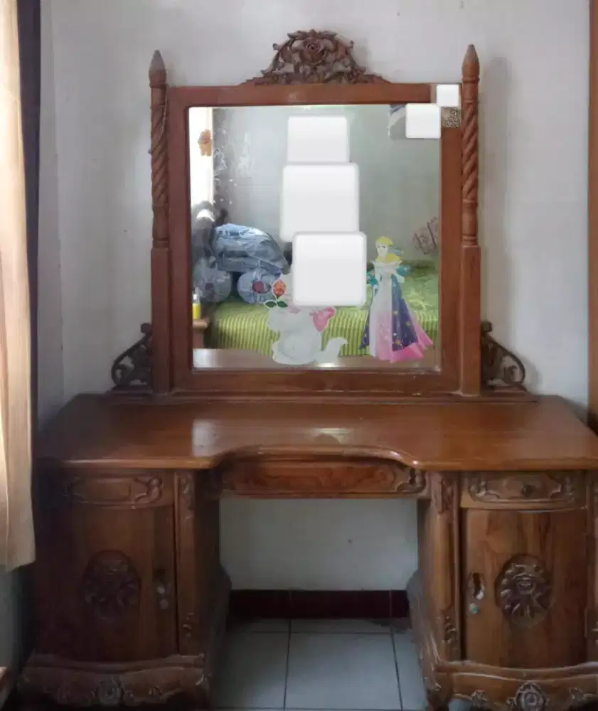 Meja Rias Ukir Jati