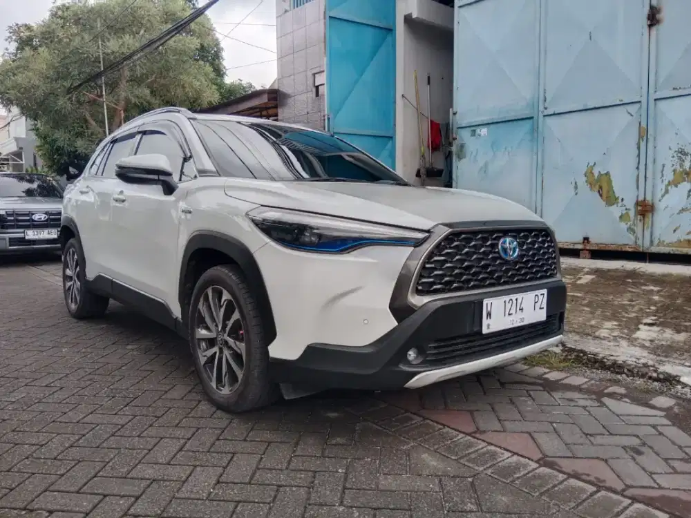 TOYOTA COROLLA CROSS HYBRID AT 2020 PUTIH