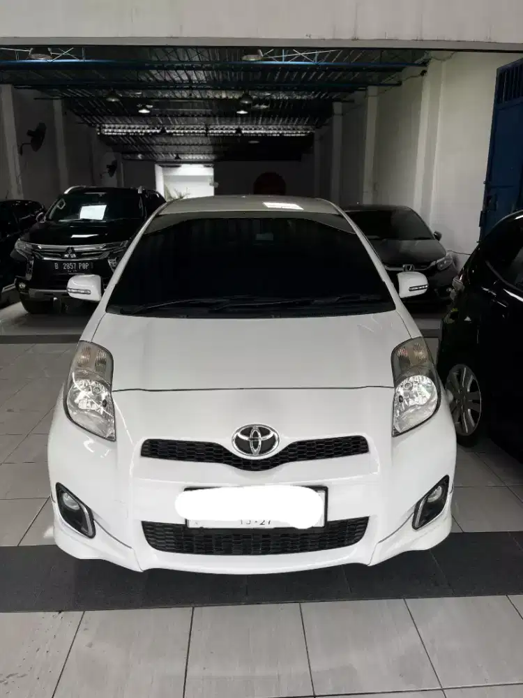 [2,9jtx59] YARIS E AT RARE KONDISI 2013