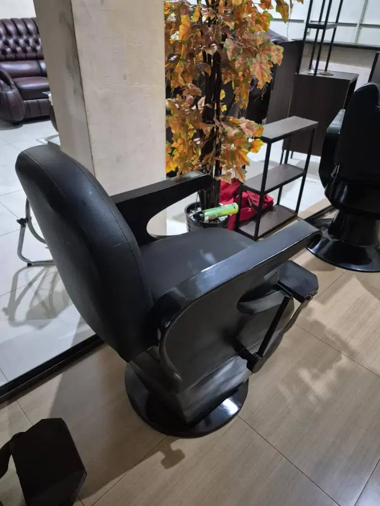 Kursi pangkas / barber . model baru dan model lama