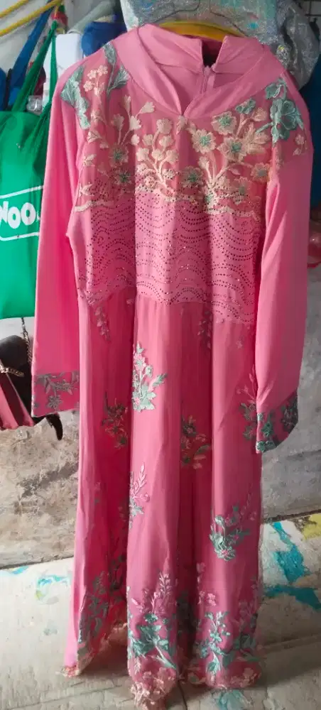 Di jual baju gamis masih bagus.. Bahan adem