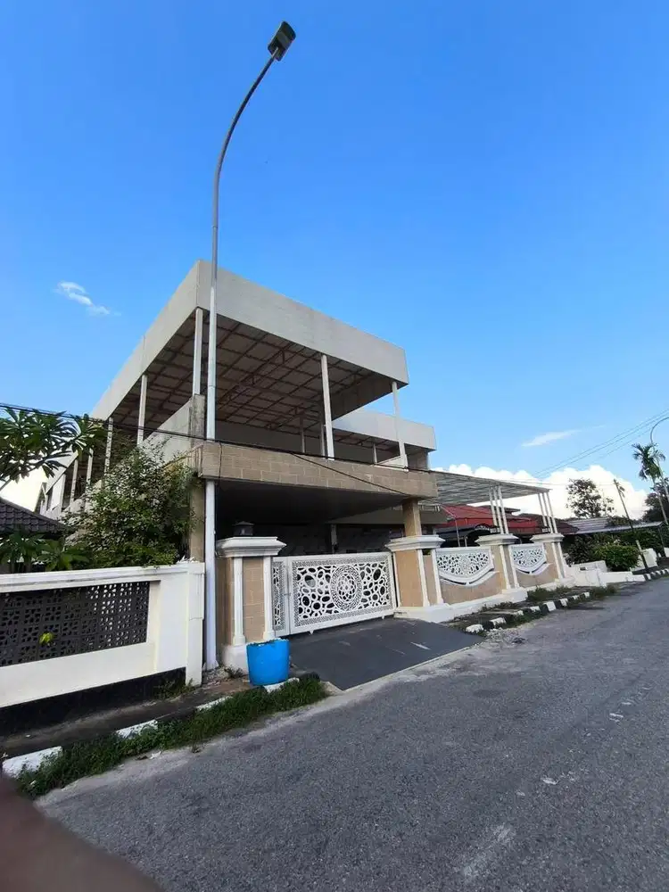 Dijual rumah mewah full furnish