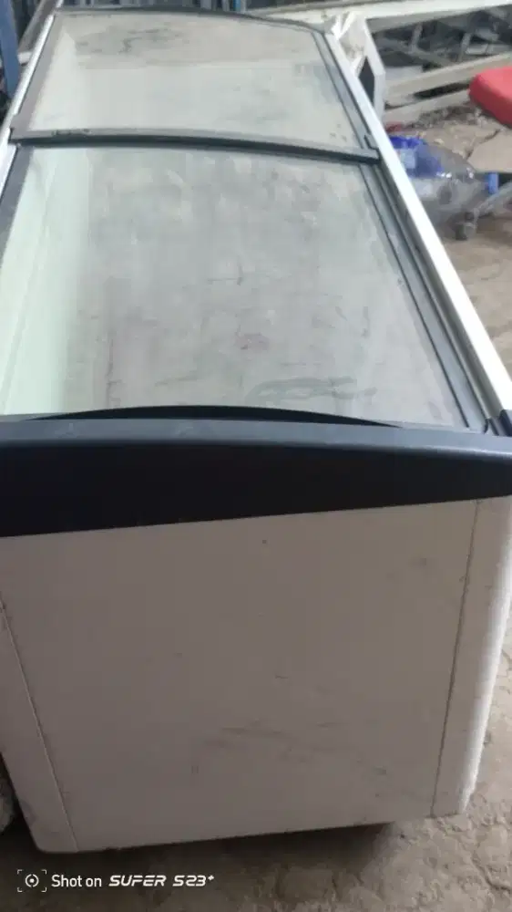 Freezer box merek krea dan liebher