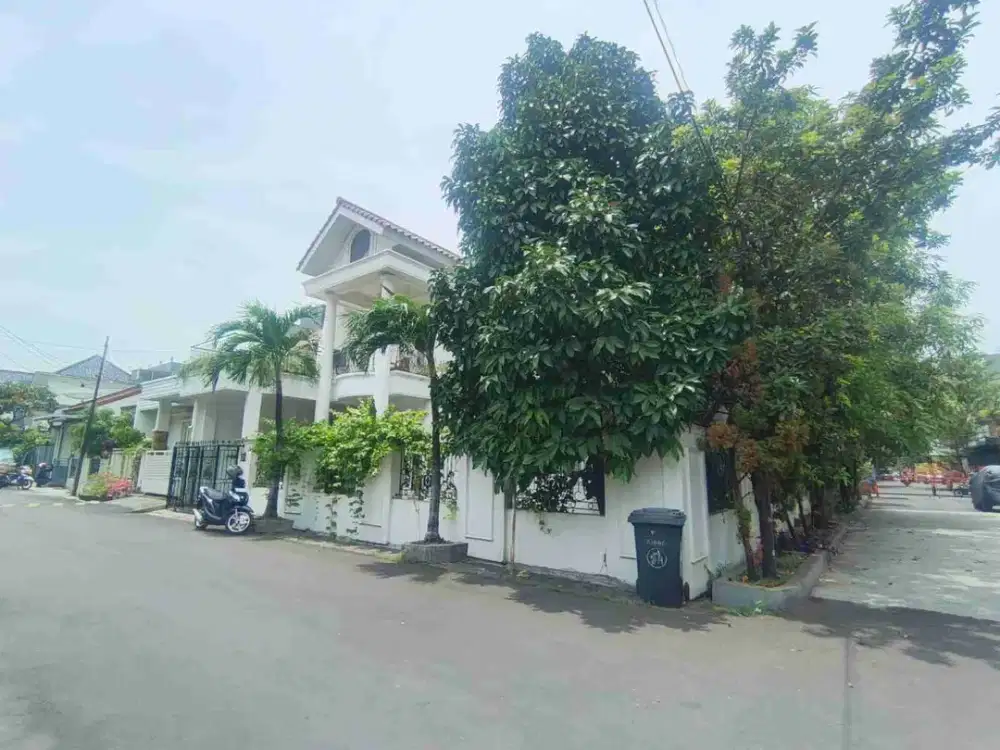 Rumah Hook Besar Lingkungan Asri di Taman Galaxy Bekasi Selatan