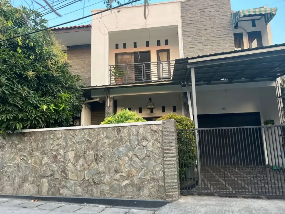 RUMAH MEWAH CAKEPPP 2 LANTAI STRATEGIS JATIWARINGIN – SHM & IMB LENGKAP