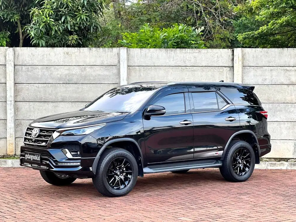 MULUS SIAP PAKAI ! Toyota Fortuner VRZ 2.8 GR AT 2023 Hitam