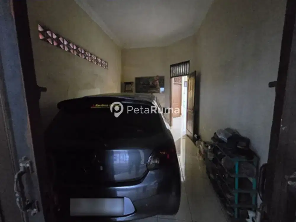 DIJUAL VILLA JALAN MADIO SANTOSO - MEDAN TIMUR (dewi julia)