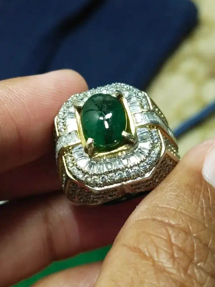 Cincin batu zamrud