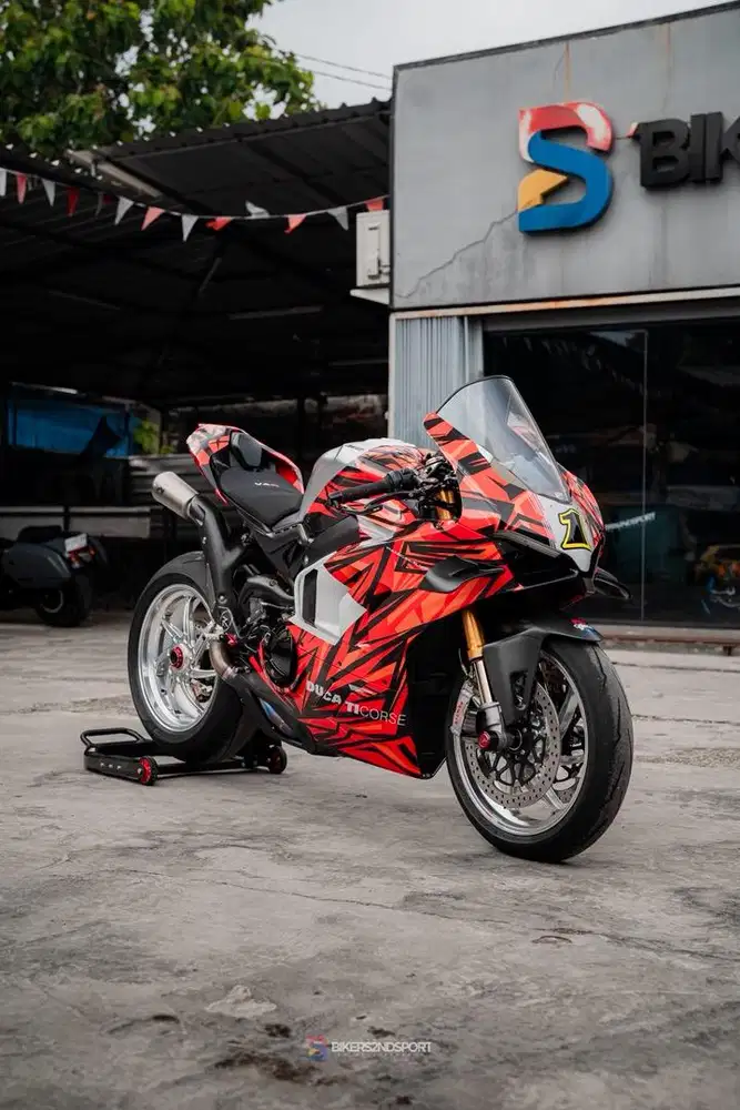 DUCATI PANIGALE V4R zx r6