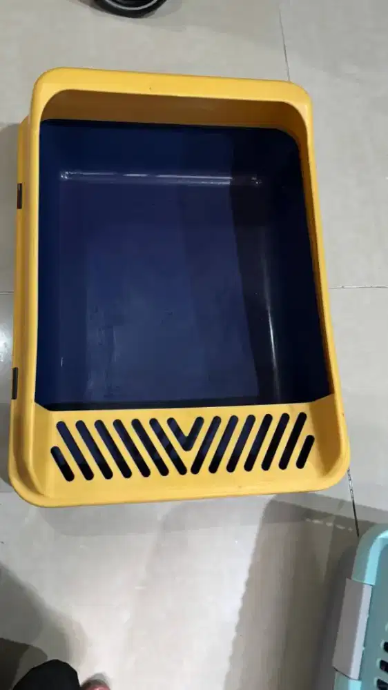 Litter Box Ace Hardware Like new