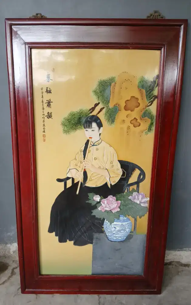 Hiasan dinding keramik antik