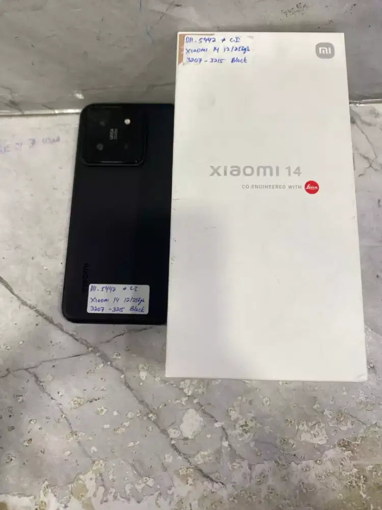 Di jual HP XIAOMI MI 14 warna BLACK RAM 12GB ROM 256GB