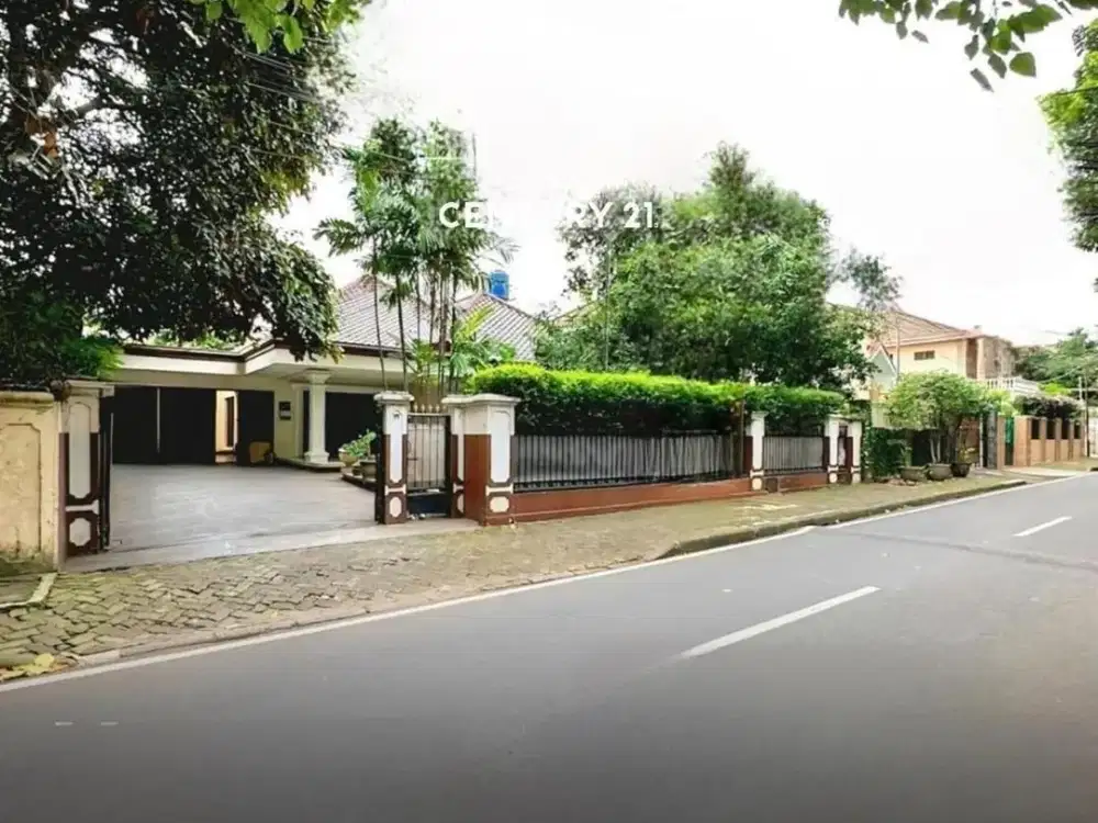 TURUN HARGA Rumah Dgn Tanah Luas, Strategis Di  Jakarta  Pusat