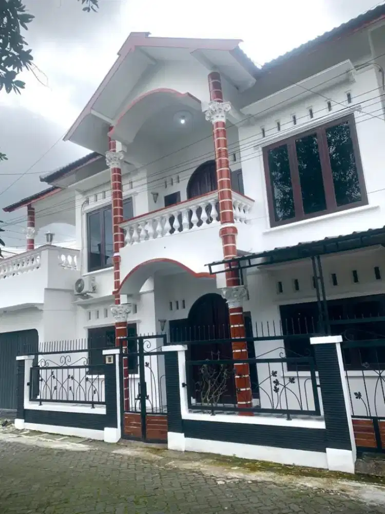Rumah mewah 2 lantai dalam Perumahan barat Tugu dkt Kampus Unisa,UMY,