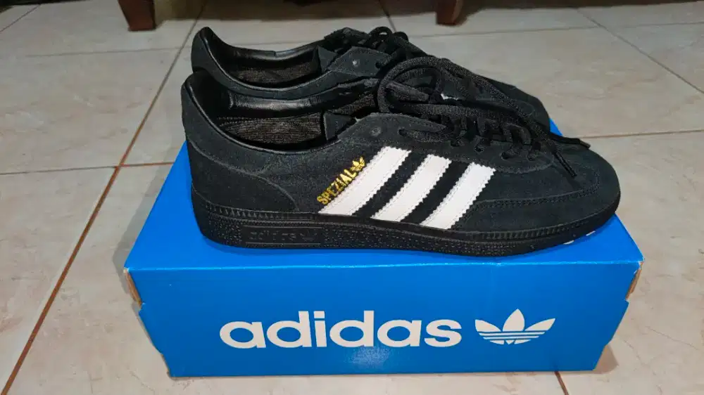 sepatu adidas spezial warna hitam ukuran 42 ori