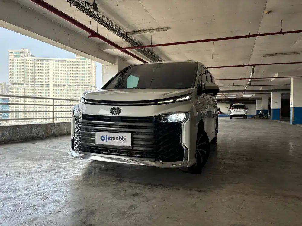 Toyota Voxy 2.0 Bensin MT 2023
