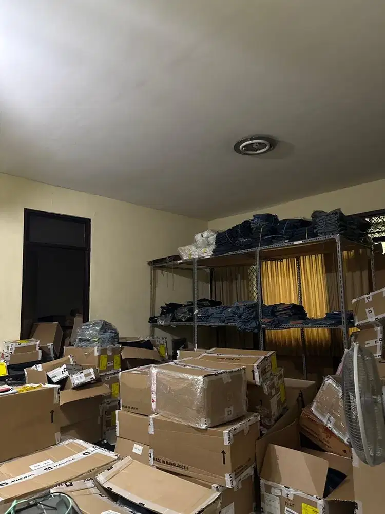 Administrasi dan staff gudang