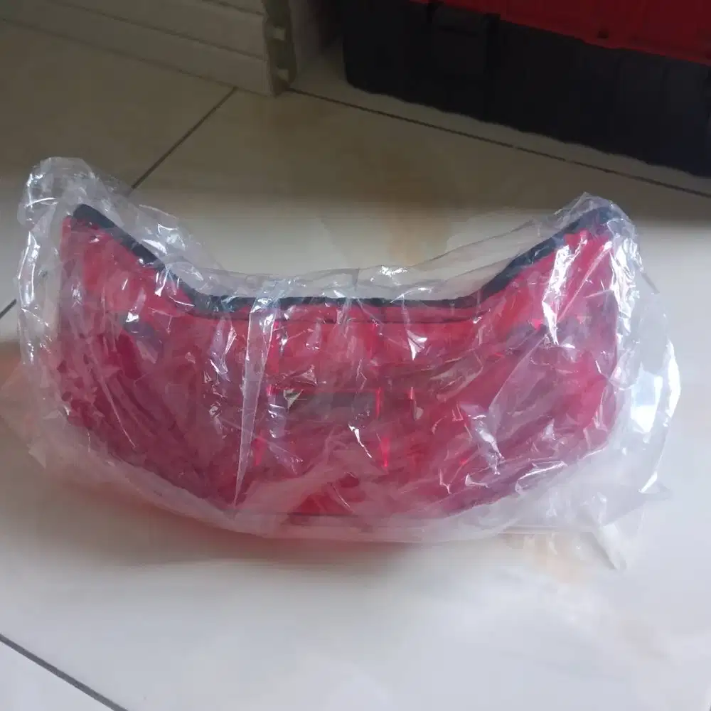 tutup lampu mika belakang honda adv150 thn 2022