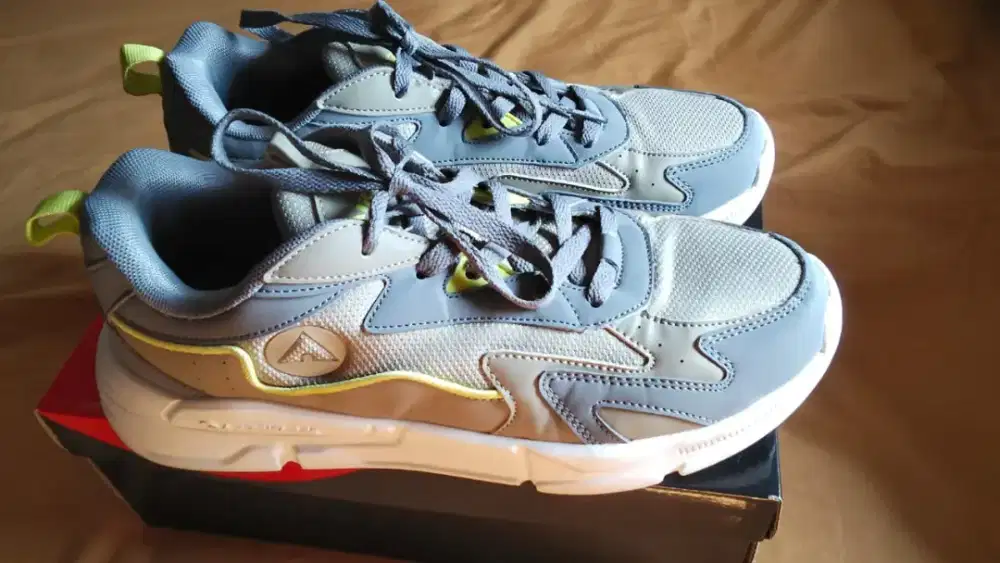Sepatu olahraga Airwalk second size 44