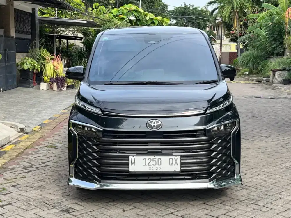 TOYOTA VOXY 2.0 TH 2023  Odo 14 RB