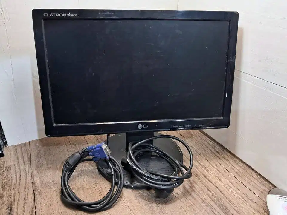 monitor lcd 16inch LG
