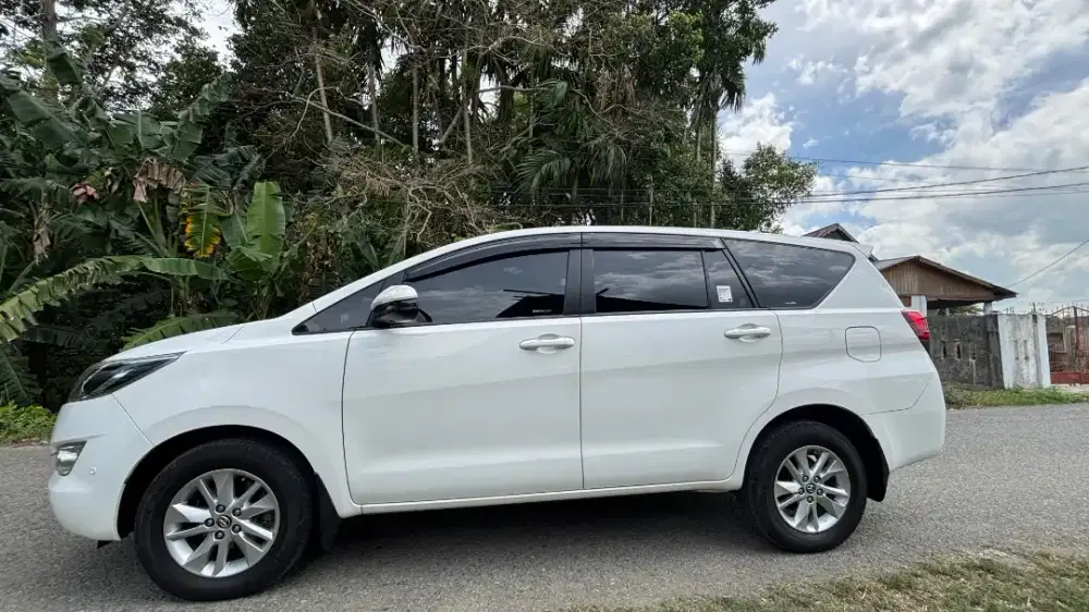 Innova Reborn matic solar type V tahun 2019 putih