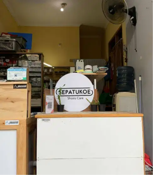 Freelance laundry sepatu