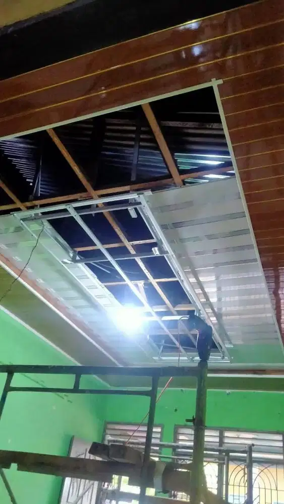 Jasa pemasangan plafon ,pvc ,gipsum ,molding ,upah kerja/sama bahan