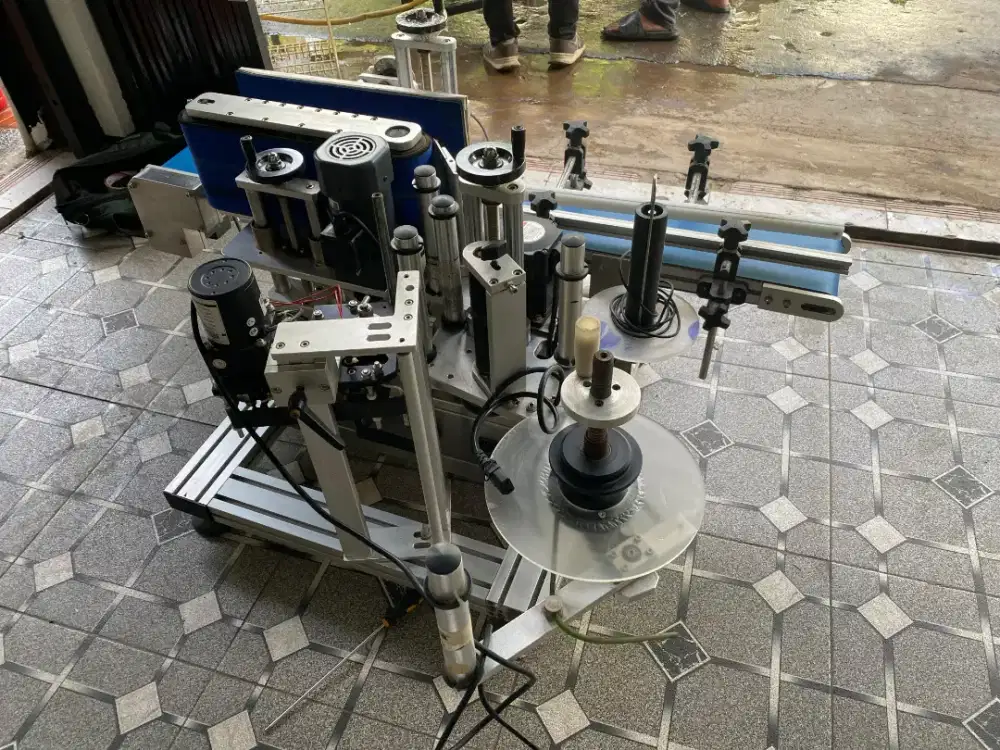 Table type round labeling machine + coding hp 241