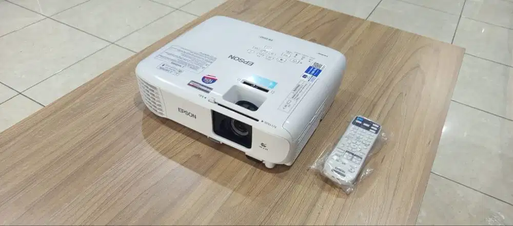 PROYEKTOR EPSON EB-E600 SERI BARU PEMAKAIN BARU 10 JAM XGA 3400 HDMI