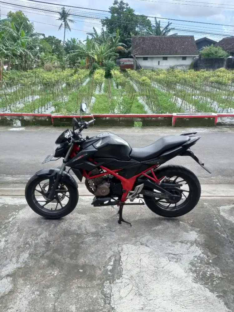 Honda CB150R Tahun 2017 Terawat