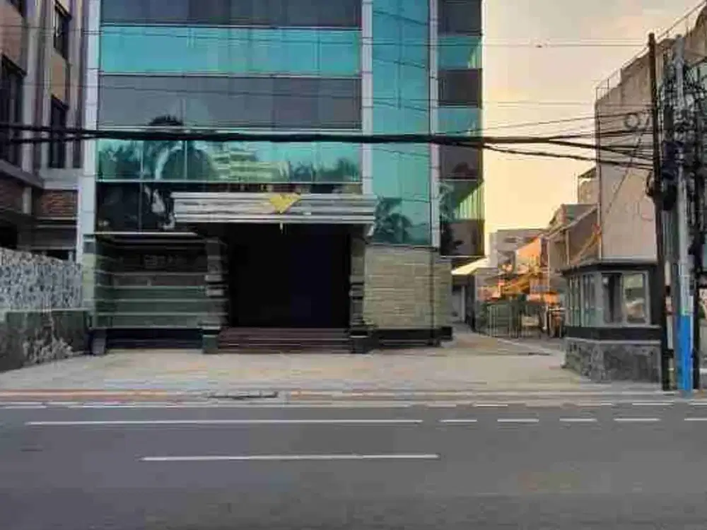 For Rent:
Building 4Lt
Jl. Cideng Timur Raya jakarta pusat   
Lt/b:550/1300 ( 16 x 33 )
SHGB Izin Komersial Kantor
Lift, 66KVA, AC Ctrl,
big hall/high ceiling
Toilet 10
Carpark 15

Tersedia Juli 2026

Harga 1.2 M /Tahun